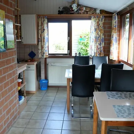 With 3 Bedrooms Warmenhuizen
